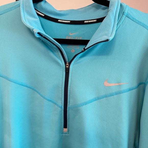 Men’s Nike Element Dri-FIT 1/2 Zip Pullover - Picture 2 of 6